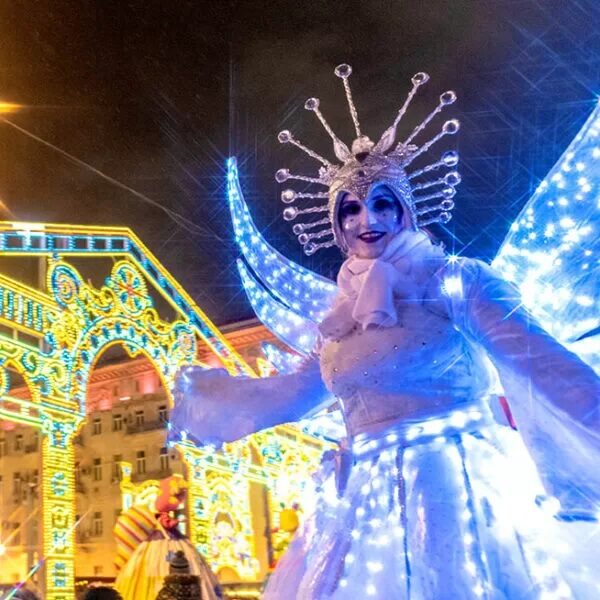 Научные эксперименты и Кремлевская елка онлайн: куда сходить с детьми на елку в Москве