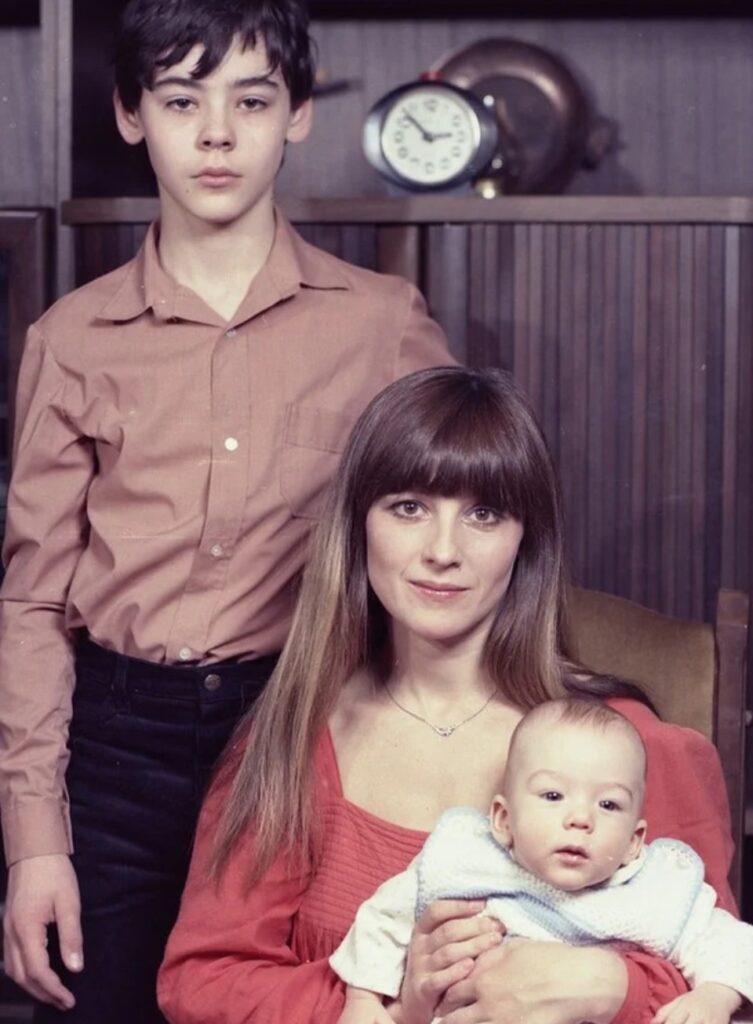 Жас қаншық Орамал мен алжапқыштағы порно