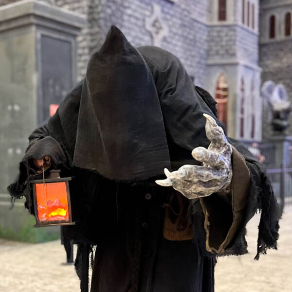 В парке «Остров мечты» появились пугающий странник и харизматичный ярмарочник