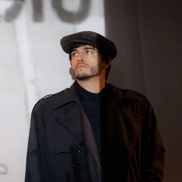 Спектакль «Прозрачное солнце осени» в театре «Сфера»