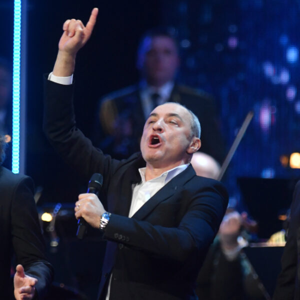 Концерт «Хора Турецкого» ко Дню Победы на Белорусском вокзале