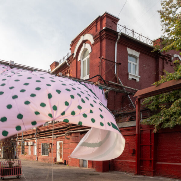 Маркет российских дизайнеров «СВОЯСИ» на «Кристалле»