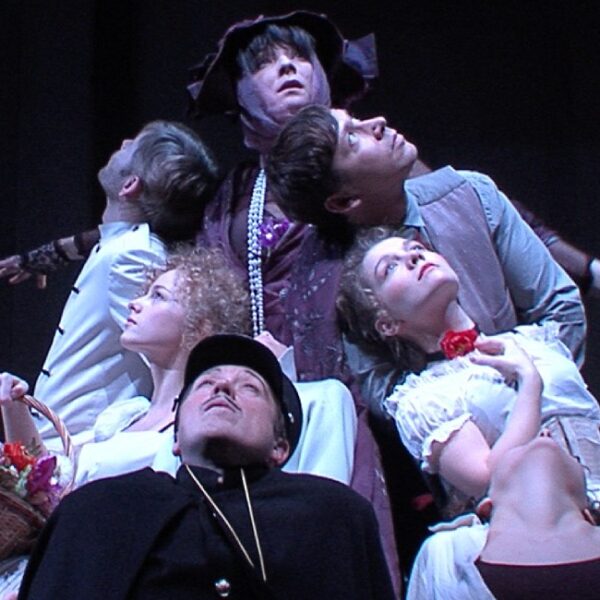 Спектакль «Безумная из Шайо» в театре «Мастерская Петра Фоменко»