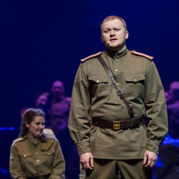 Спектакль-концерт «Эх, дороги» в Губернском театре