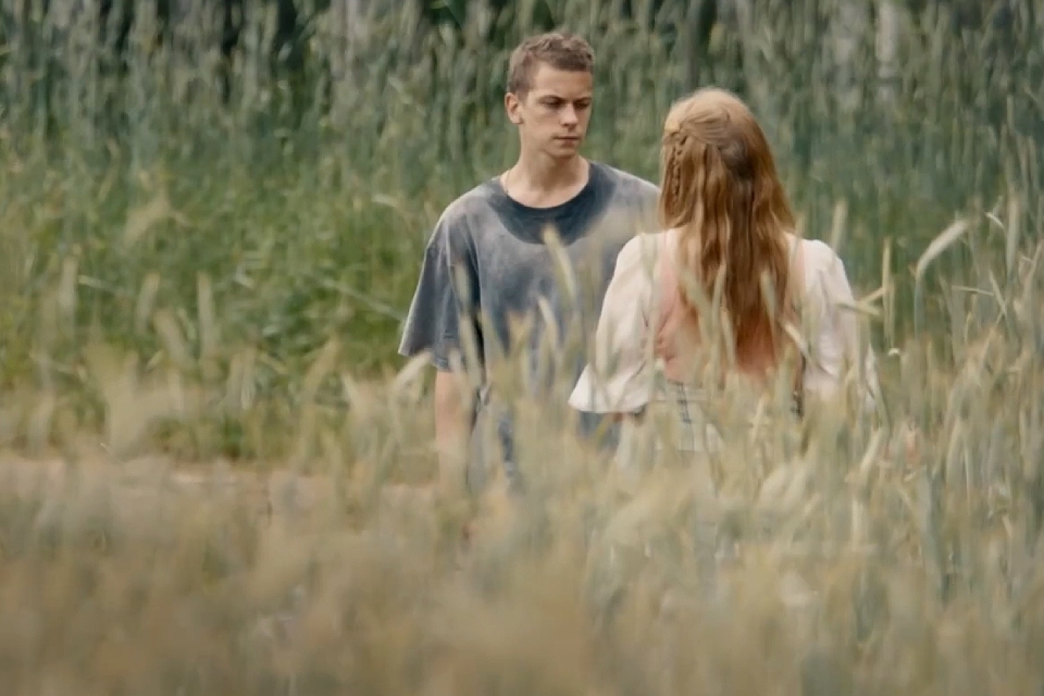 О вреде табака: рецензия на фильм Нади Михалковой «Огненный мальчик» (2025)