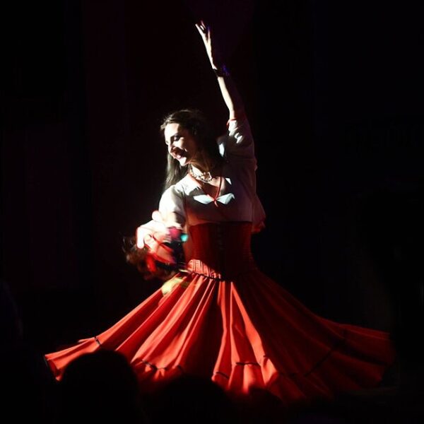 Спектакль «Трудное счастье» в театре «Ромэн»