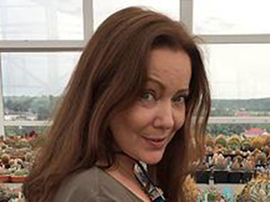 Елена Кострова