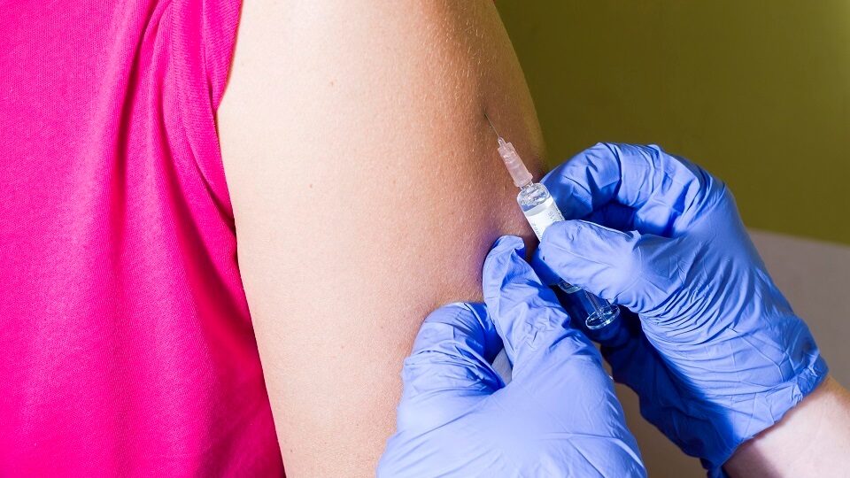 Прививка от клещевого энцефалита для взрослых