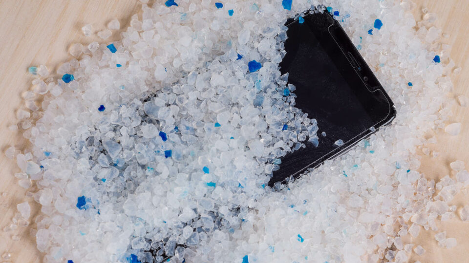 Силикагель хорошо впитывает влагу. Фото: VH-studio / Shutterstock / Fotodom