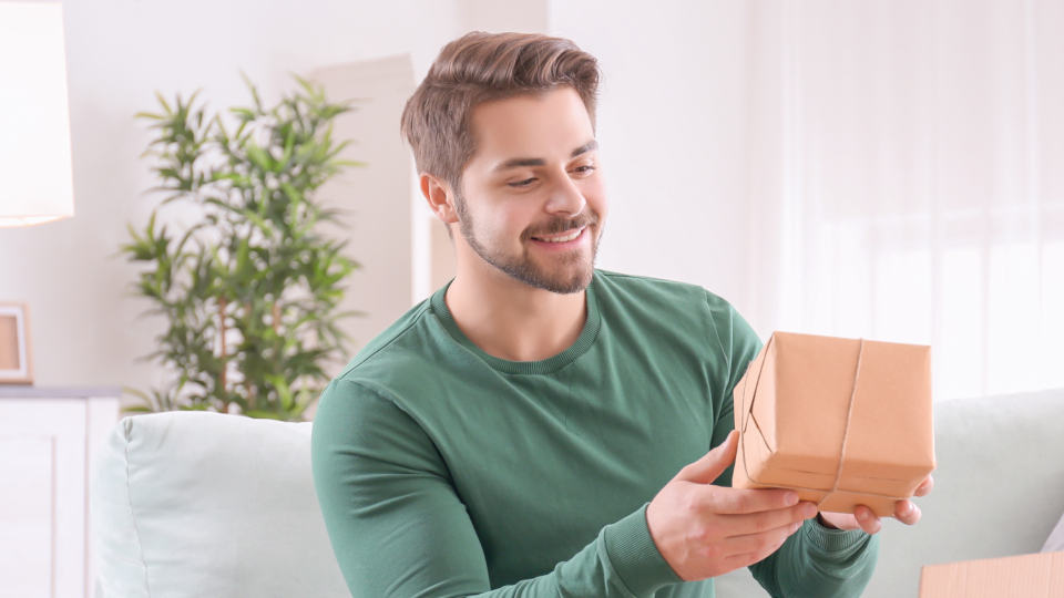 150+ идей, что подарить парню на 23 Февраля в 2026 году