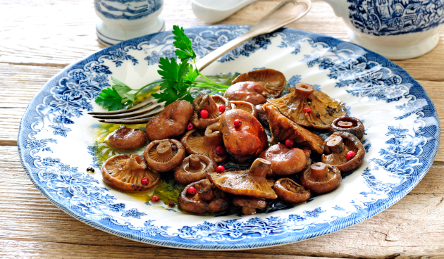 Рыжики в кисло-сладкой заливке