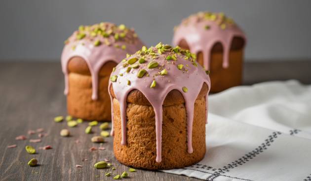 С розовым шоколадом и фисташками