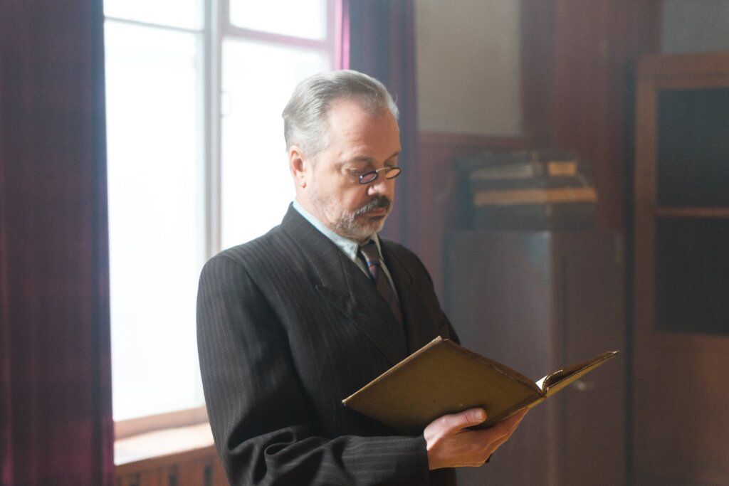 Хабенский, Бурковский и Смольянинов снялись в историческом сериале «За час до рассвета»