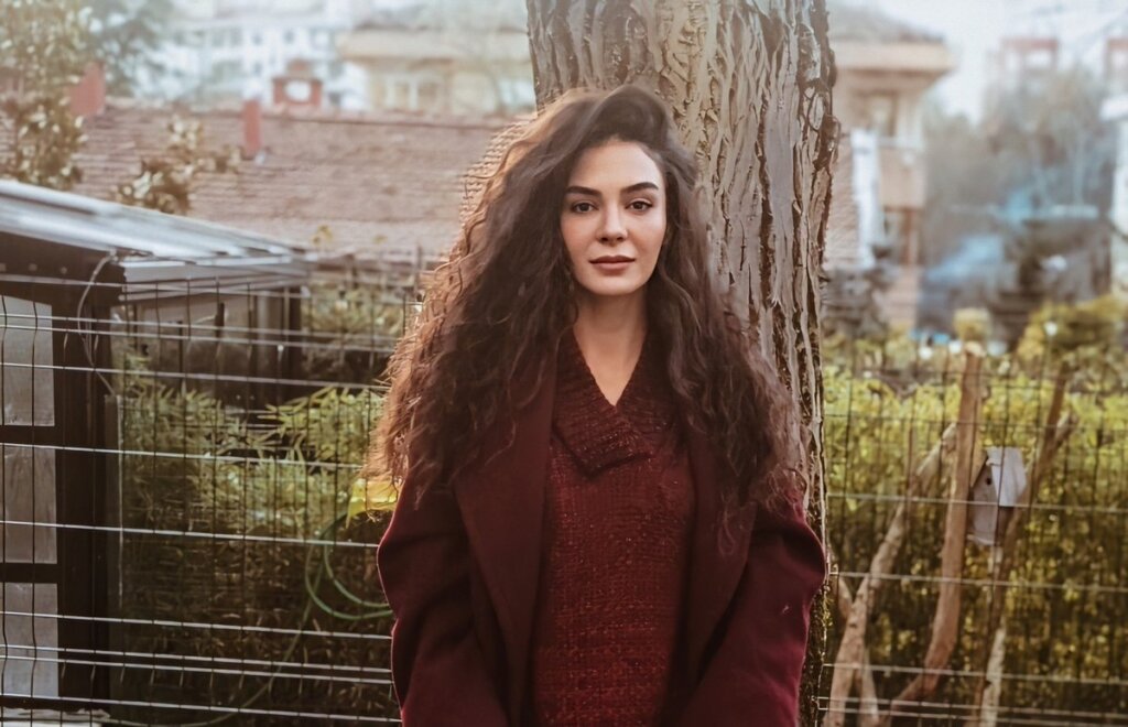 Турецкие звезды кинематографа удаляют и закрывают свои страницы в социальных сетях