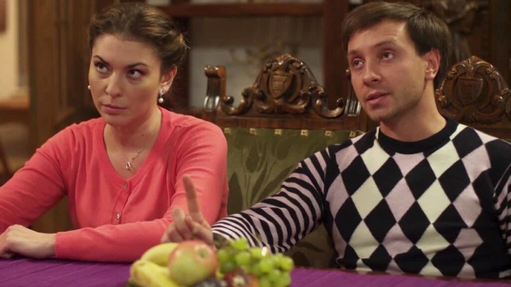 Актер Белых раскрыл тайну, почему экранные супруги в «Сватах» не целуются