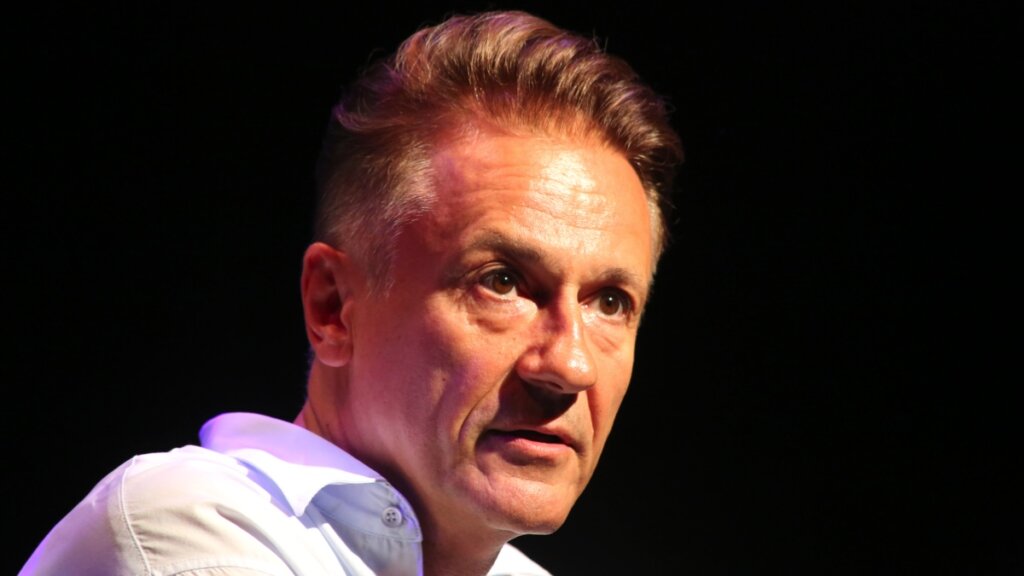 Кома, скандалы и молодая жена: как на самом деле живет бездетный Олег Меньшиков