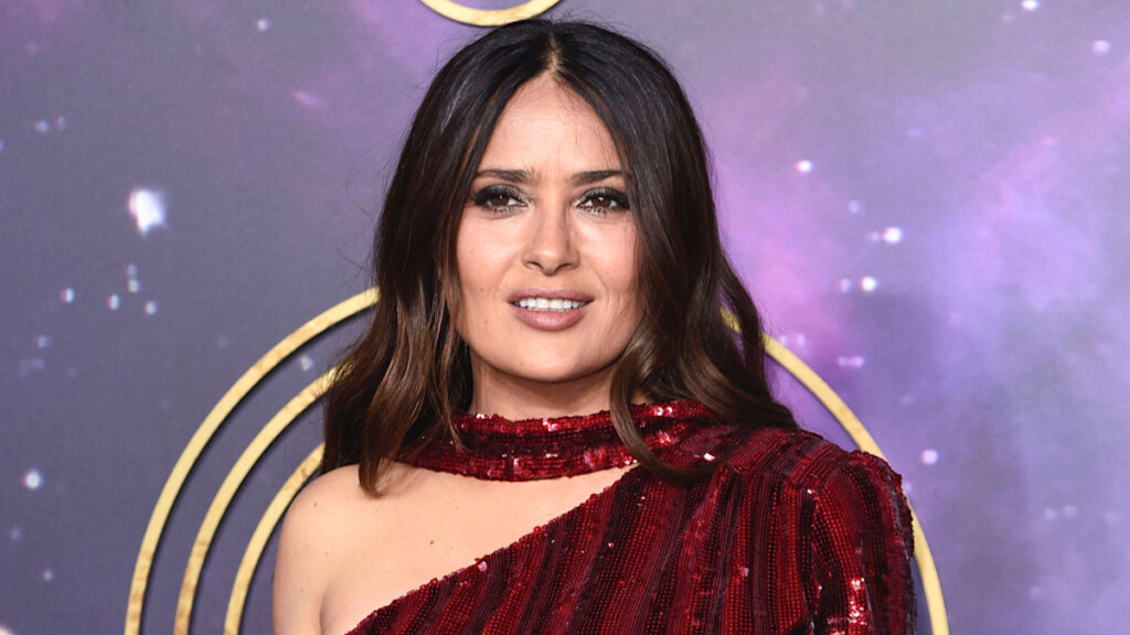 55-летняя Сальма Хайек показала аппетитные формы в леопардовом купальнике