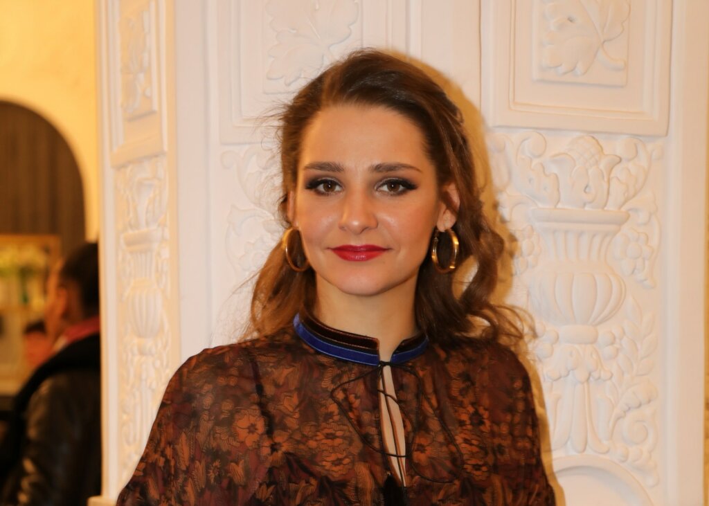 Студентке сусын беріп, жопты трахает етті.