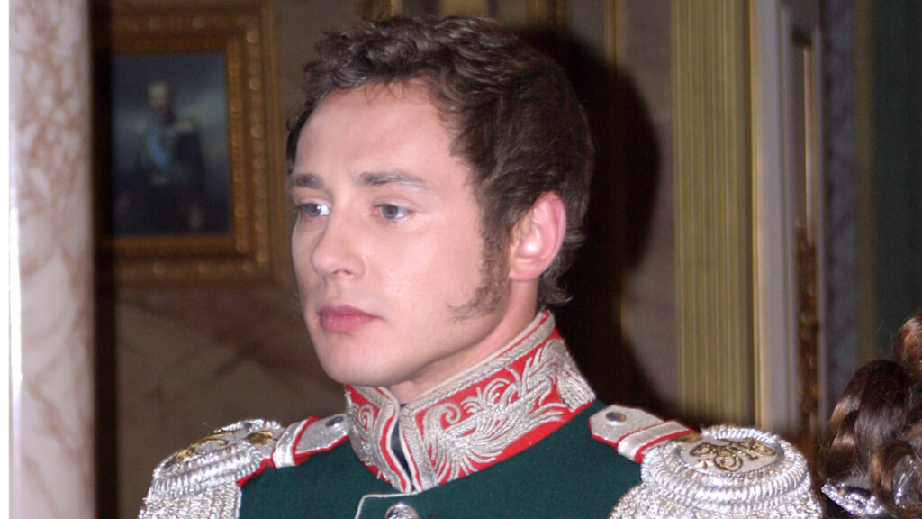 Ушел от жены к ее подруге, является внебрачным сыном Владислава Стржельчика: скандалы актера Дмитрия Исаева