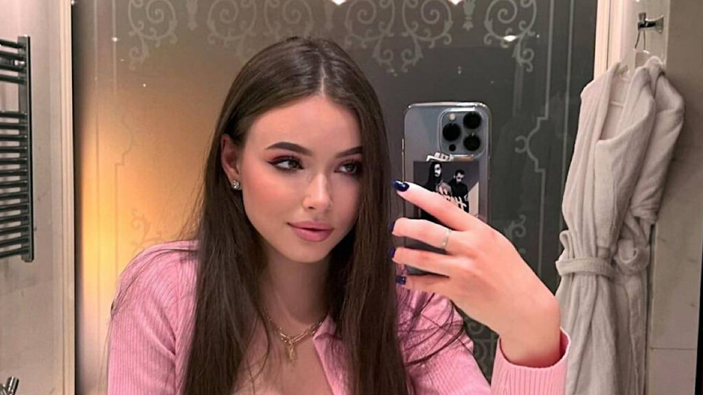 Маша из «Ворониных» показала новорожденную дочь и рассказала, как муж перерезал пуповину