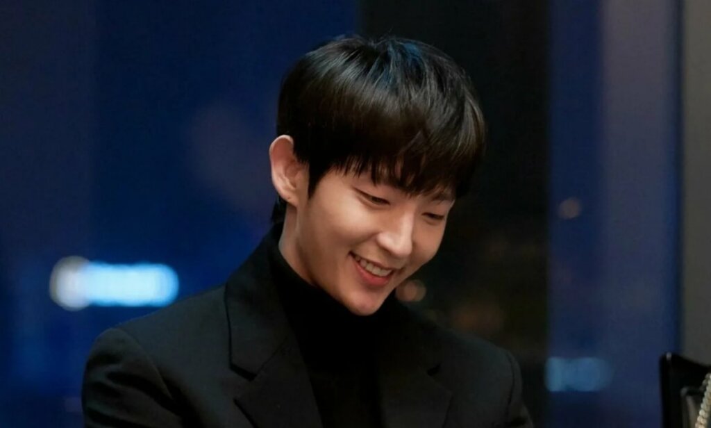 «Мир крутится вокруг меня»: Ли Джун-ги рассказал о своей звездной болезни