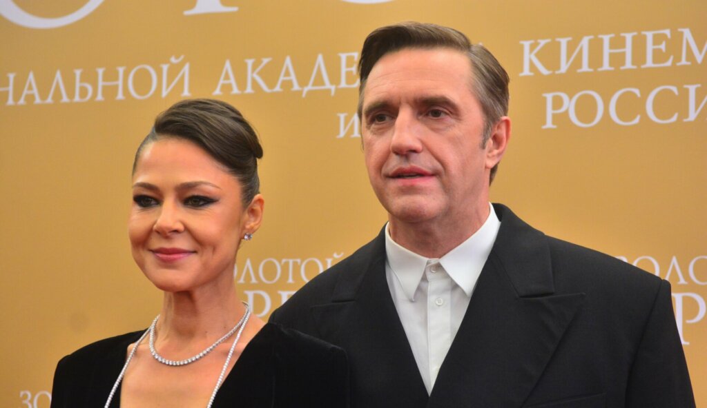 Актриса Елена Лядова выглядит болезненно и тает на глазах