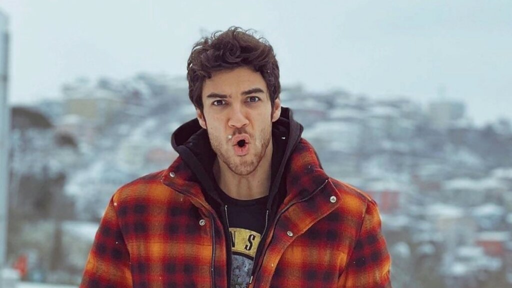 Кайя похищает Пелин, а Сертер приходит в Ялы на свадьбу Халиса и Хаттуч — самые свежие спойлеры «Зимородка»