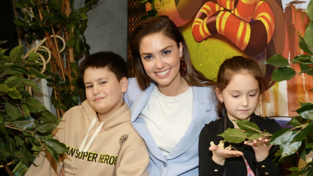 С любимым и детьми — Агата Муцениеце показала, как проводит майские праздники