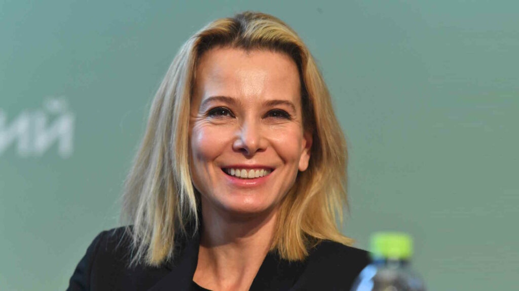 86-летний Андрей Кончаловский и 50-летняя Юлия Высоцкая впервые за долгое время вышли в свет