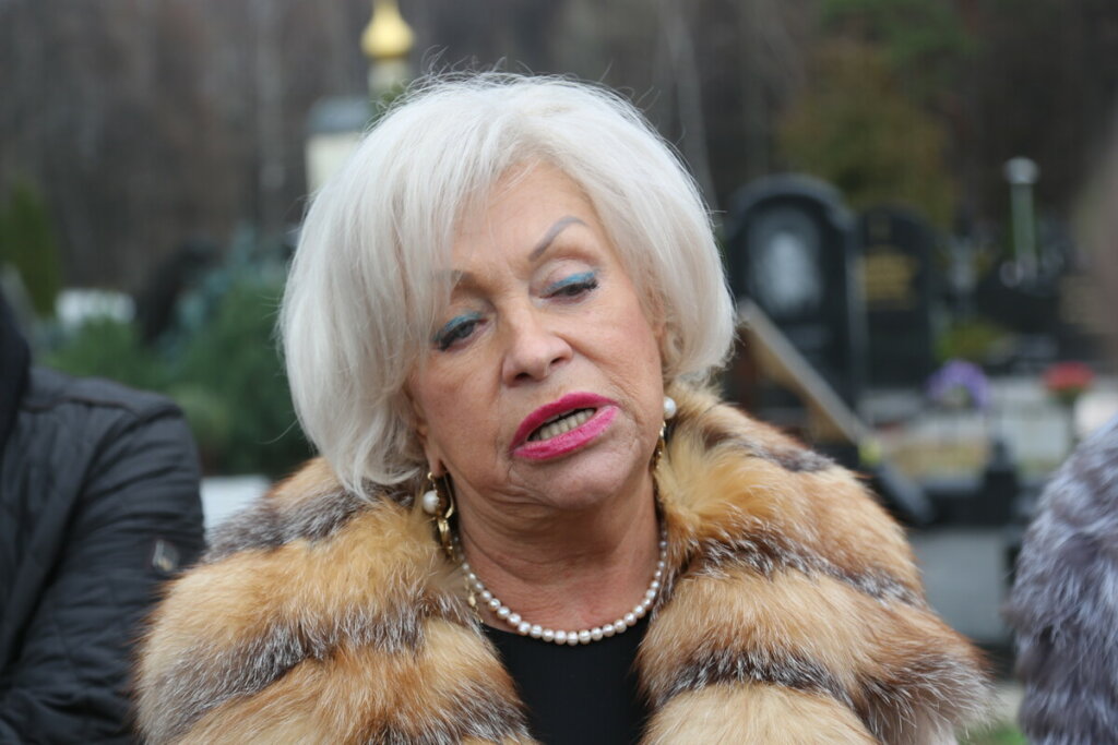 Вдова Николая Караченцова устроила скандал у Андрея Малахова