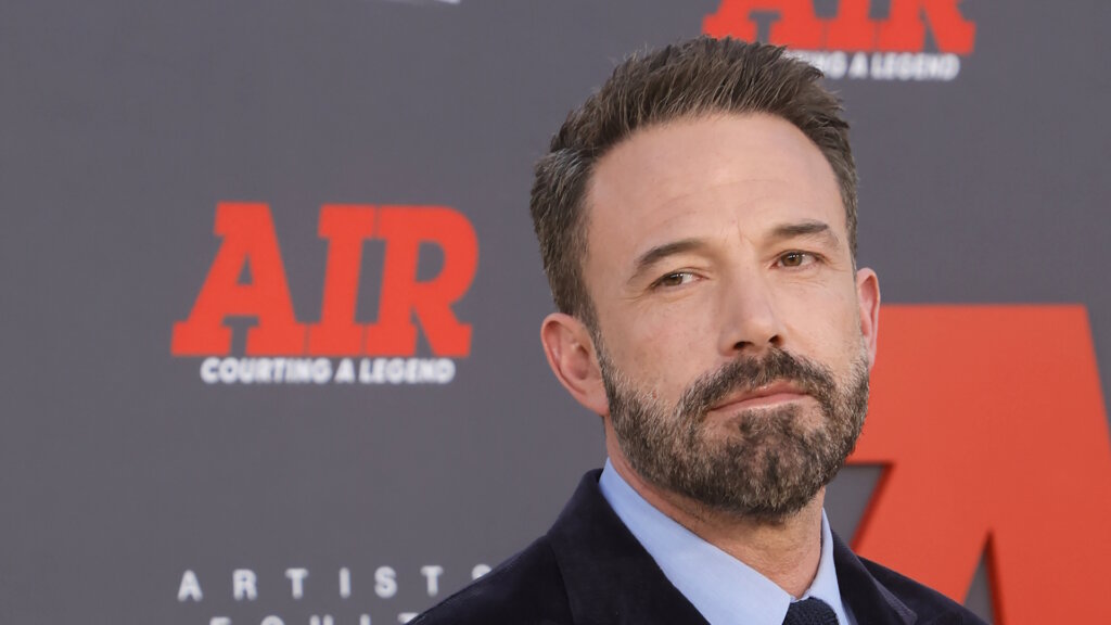 Бен Аффлек и Дженнифер Лопес обменялись подарками, и это не всем понравилось: Вот почему