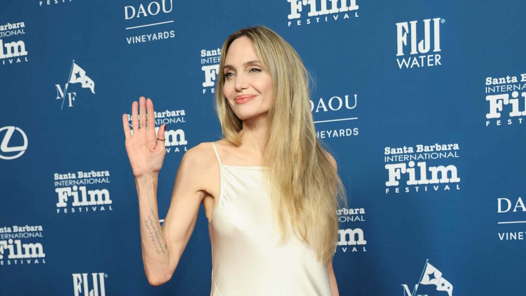 Анджелина Джоли критически похудела: дети бьют тревогу