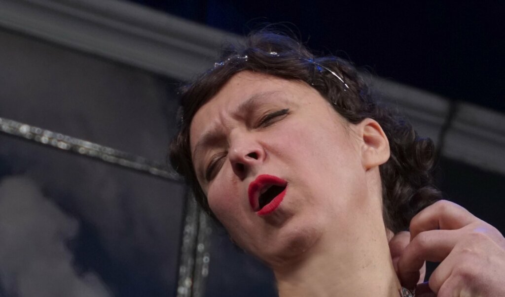 Олесю Железняк обнаружили под конем