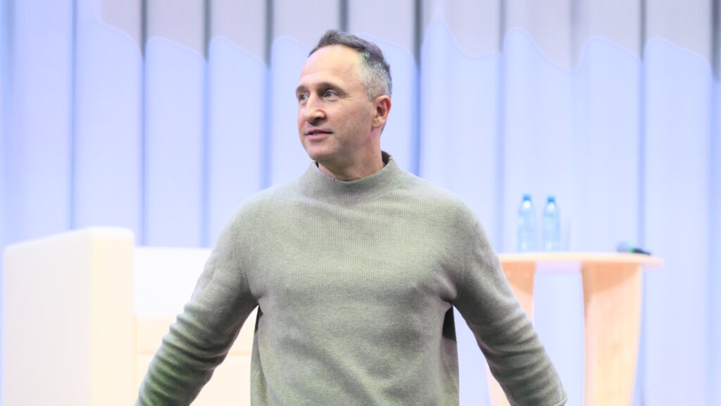 Оскар Кучера в шоке от шоу про звездных алкоголиков: «Специально спаивают»