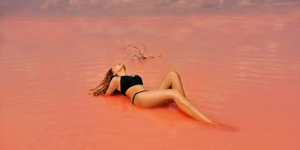 девушка на кояшском озере