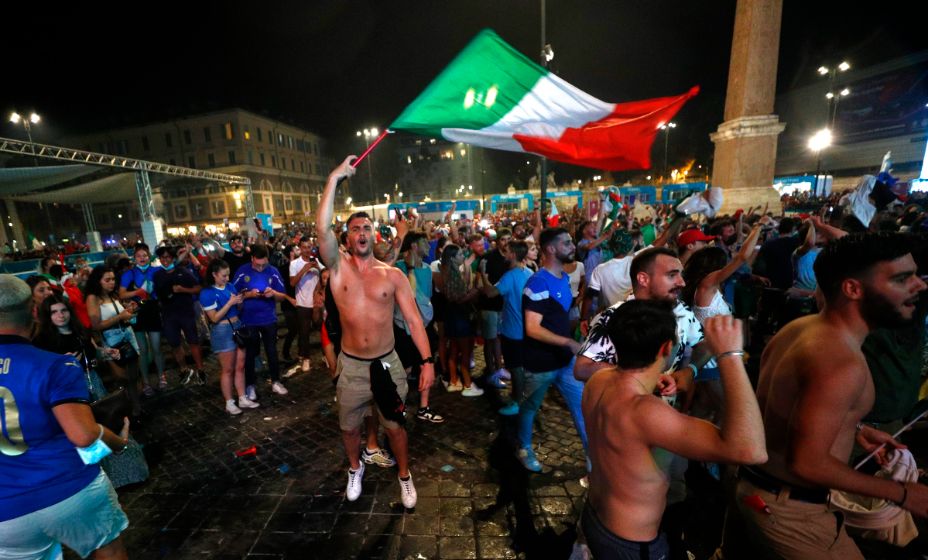 Болельщики сборной Италии могут опять остаться без свой сборной на ЧМ. Фото: Reuters