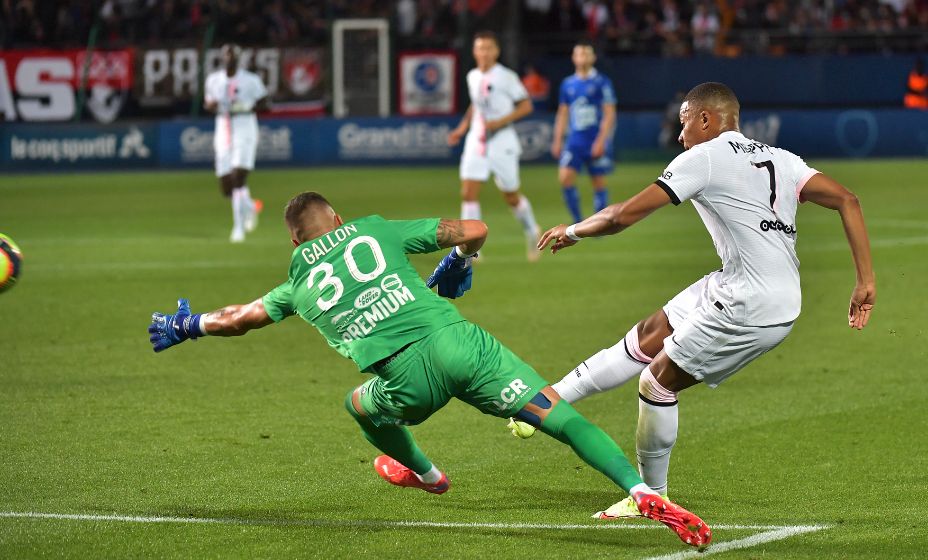 Мбаппе хотел уйти в «Реал», но теперь продолжит забивать за «ПСЖ». Фото: Global Look Press