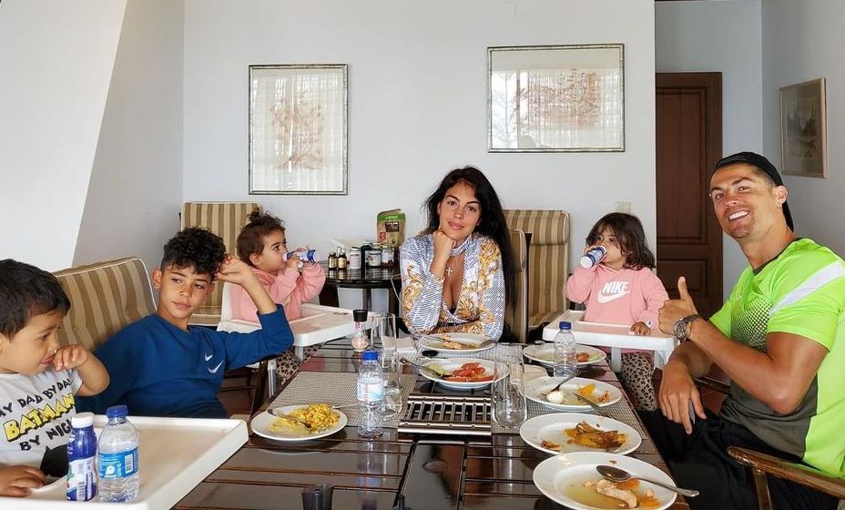 Роналду и его семья придерживаются здорового питания. Фото: Личная страница Криштиану Роналду в соцсетях
