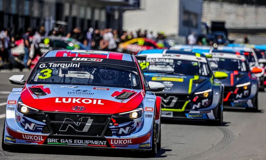 В FIA World Touring Car Cup принимают участие серийные модели. Фото: WTCR