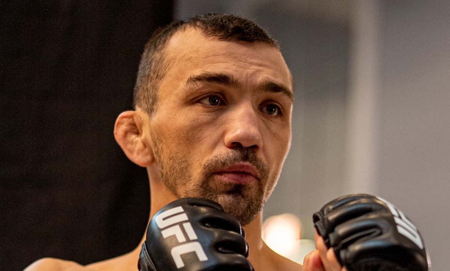 Лучший россиянин в наилегчайшем весе Аскар Аскаров в шаге от титула. Фото: UFC Russia
