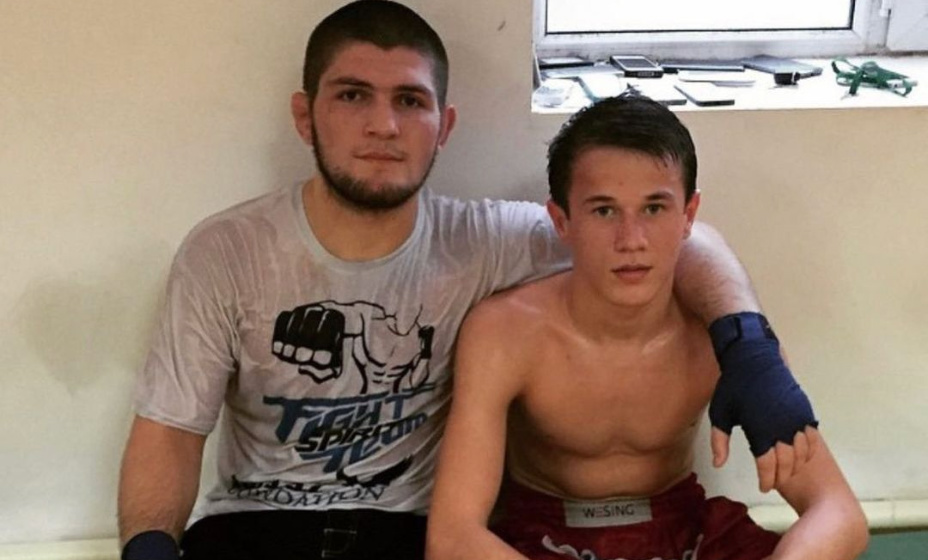 Хабиб архивным фото в соцсетях поздравил Усмана Нурмагомедова с чемпионским титулом. Фото: Соцсети Хабиба Нурмагомедова