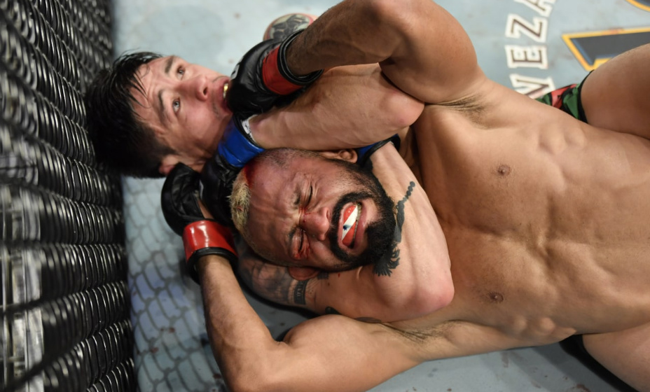 Брэндон Морено победил Дейвесона Фигейредо и стал новым чемпионом UFC.  Фото: UFC Russia