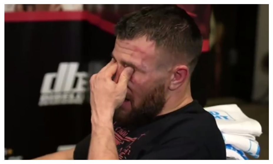 Василий Ломаченко не сдержал слез после поражения. Фото: Скриншот TR