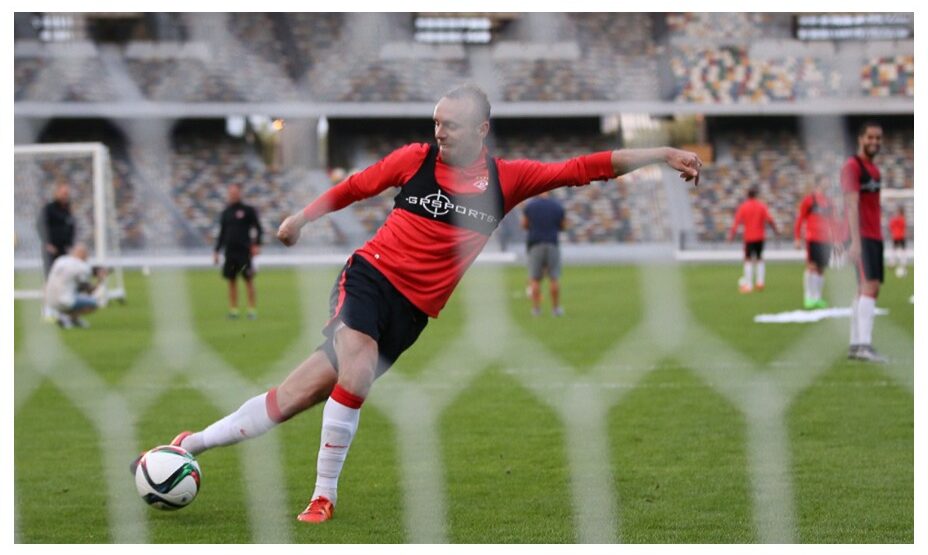 Денис Глушаков, футбол