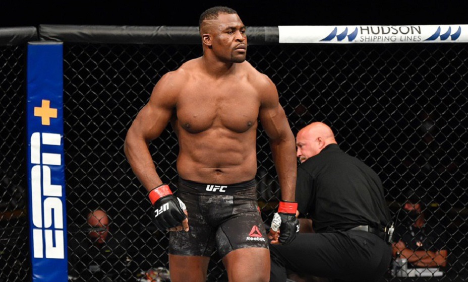 Нганну сбил насмерть 17-летнюю девушку в Камеруне. Фото: UFC Russia