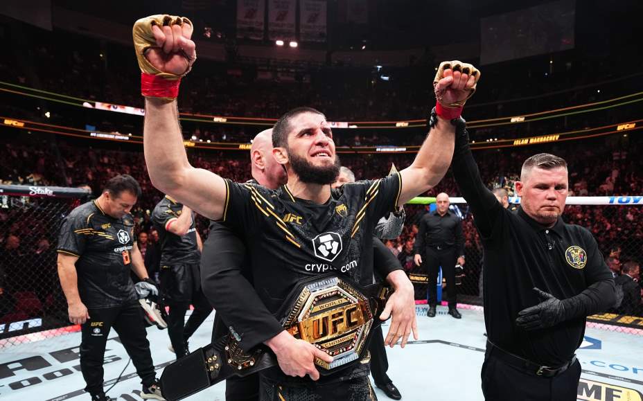Ислам Махачев сохранил титул чемпиона UFC в легком весе. Фото: Соцсети UFC