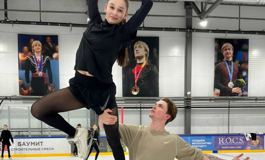 Ангелополу нашли партнершу, фото соцсети