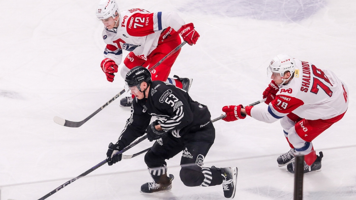 «Трактор» увяз в обороне «Локомотива». Фото: соцсети ХК «Трактор»