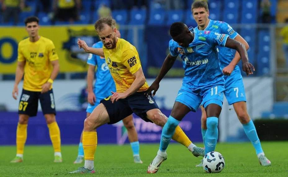 Соболев в матче «Ростов» - «Зенит» затмил Луиса Энрике. Фото: Соцсети ФК «Ростов»