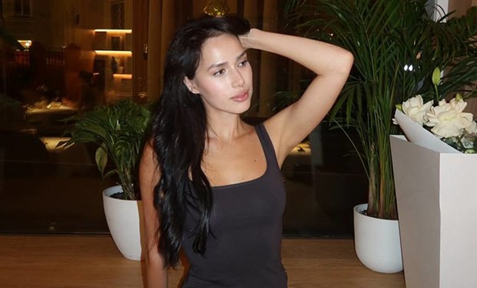 Загитова показала фото в черном мини-платье. Фото: соцсети Алины Загитовой